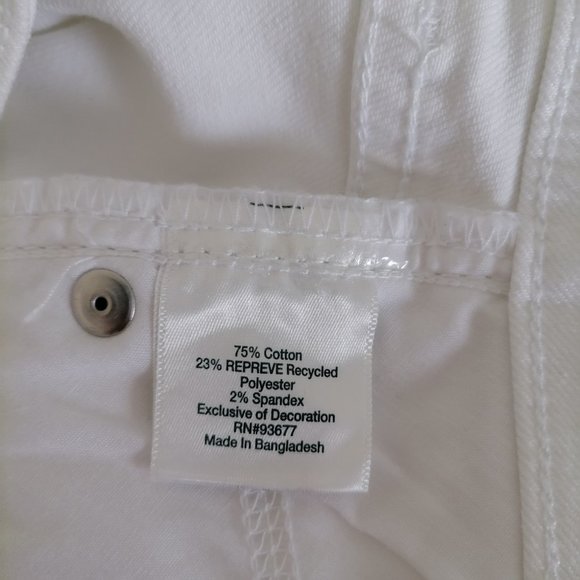NWT St. John's Bay Womens White Mid Rise Raw Cuff Denim Cropped Jeans Size 4 - Picture 6 of 7